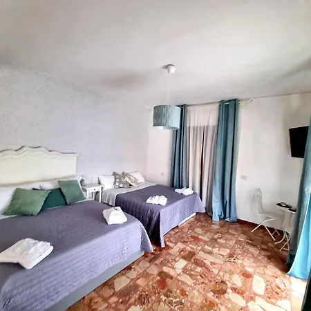 Happy In فندق مبيت وإفطار