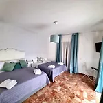 Happy In Bed & Breakfast
